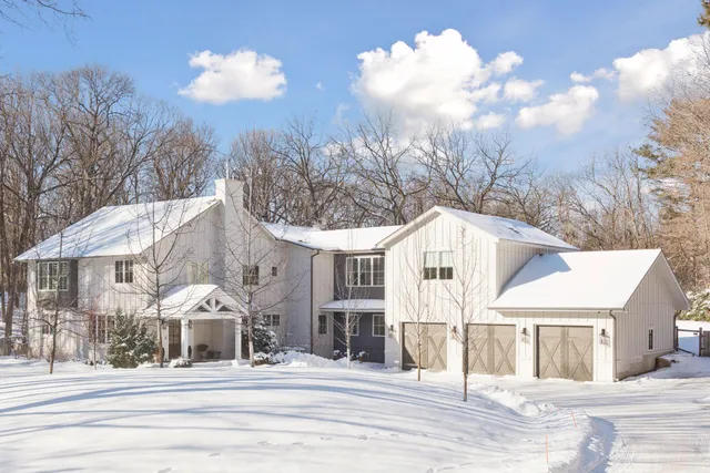$2,700,000 | 19020 Minnetonka Boulevard, Wayzata, MN 55391