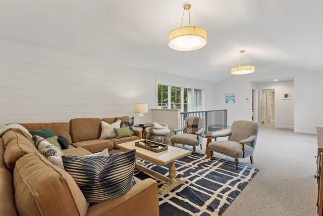 $2,700,000 | 19020 Minnetonka Boulevard, Deephaven, MN 55391