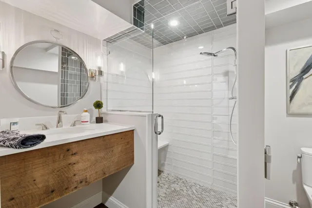 $2,700,000 | 19020 Minnetonka Boulevard, Deephaven, MN 55391