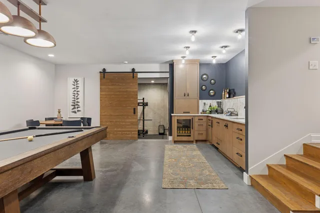 $2,700,000 | 19020 Minnetonka Boulevard, Deephaven, MN 55391