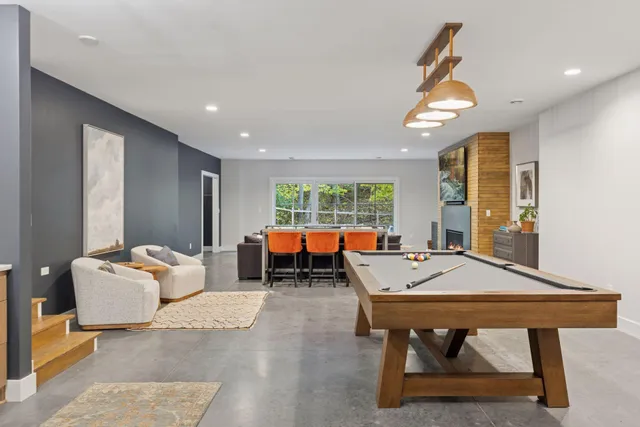 $2,700,000 | 19020 Minnetonka Boulevard, Deephaven, MN 55391