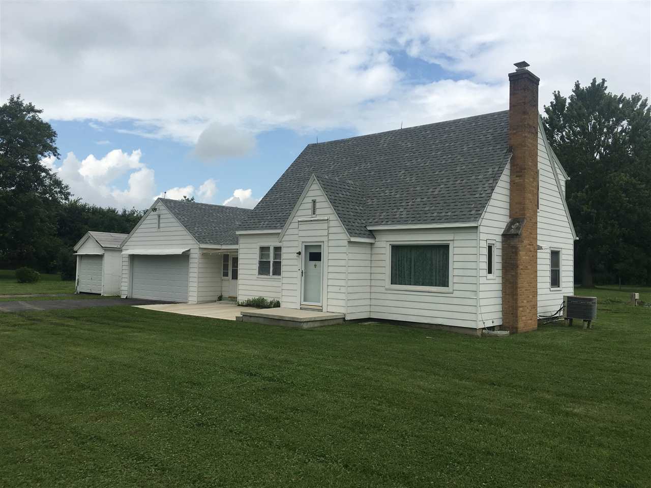 5714 Leesburg Road Fort Wayne, IN 46818 - Photo 5 of 19
