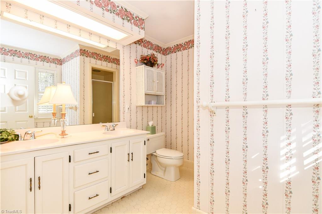 4921 Hackamore Road Greensboro, NC 27410 - Photo 11 of 30