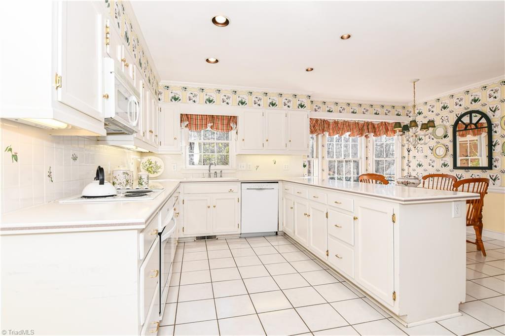 4921 Hackamore Road Greensboro, NC 27410 - Photo 8 of 30