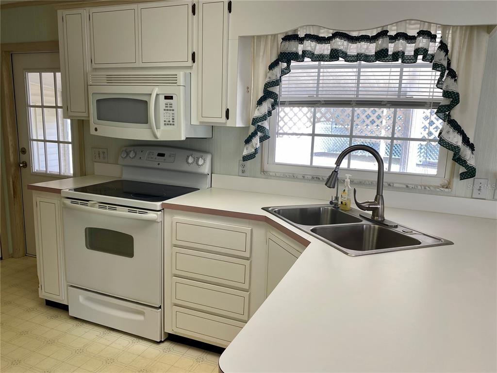 14517 Rialto Avenue Brooksville, FL 34613 - Photo 22 of 35