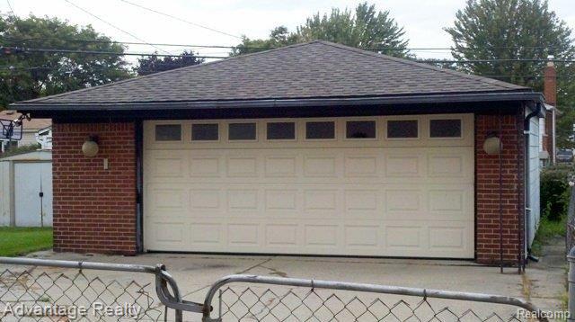 15273 Common Road Roseville, MI 48066 - Photo 2 of 6 2012-09-17_18-03-56_375.jpg