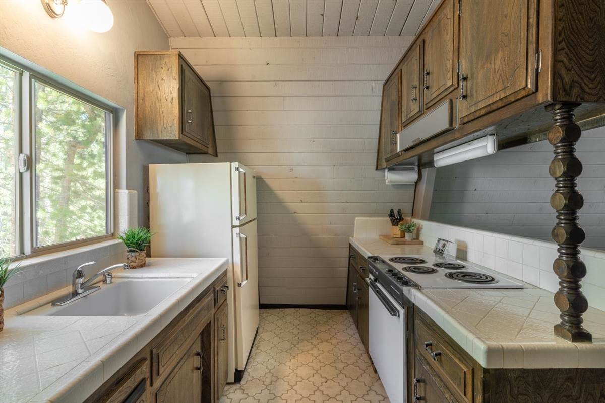 5504 Spruce Road Soda Springs, CA 95728 - Photo 7 of 21 Gallery Image 7
