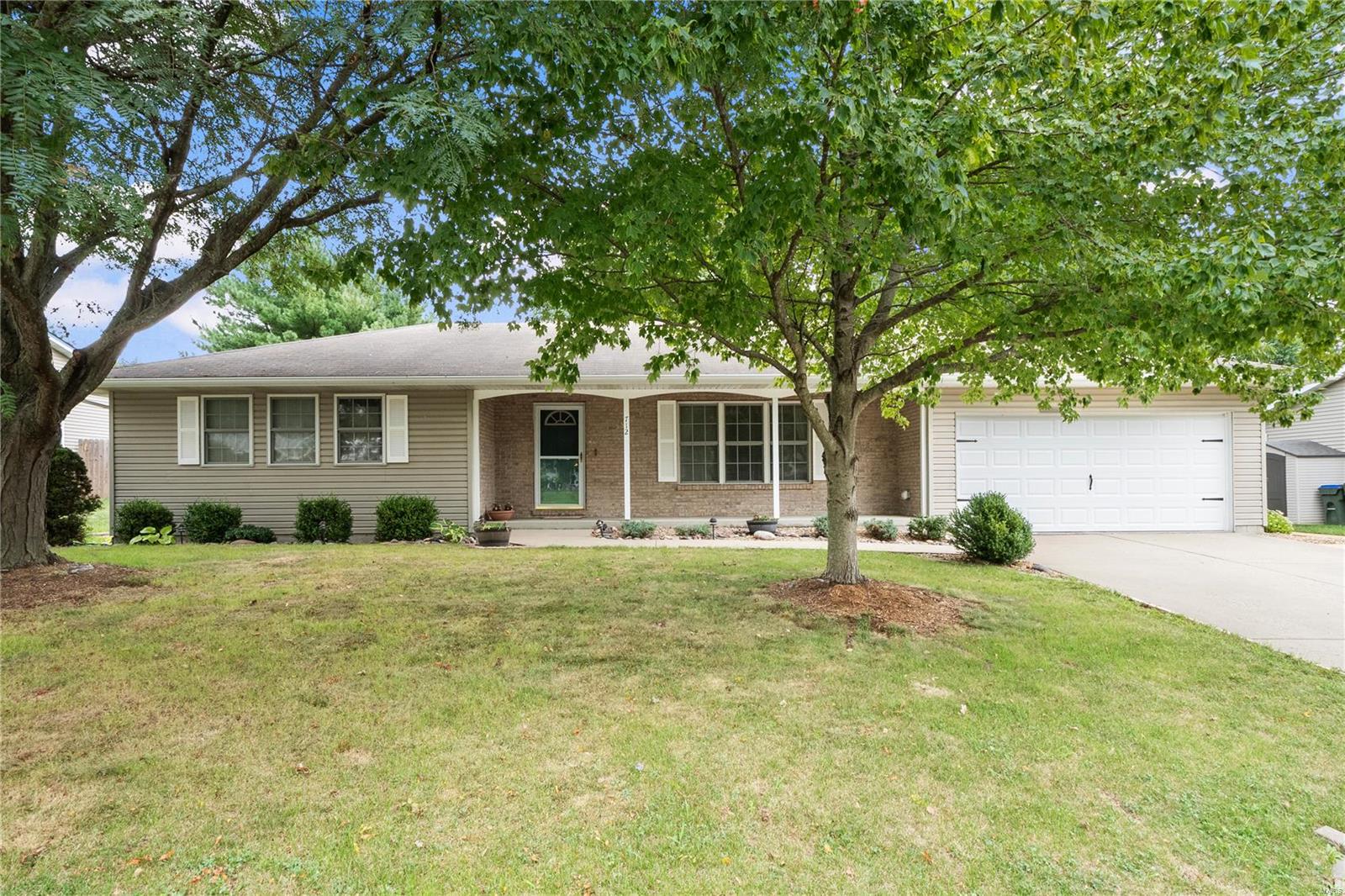 712 South Library Street Waterloo, IL 62298 - Photo 1 of 40