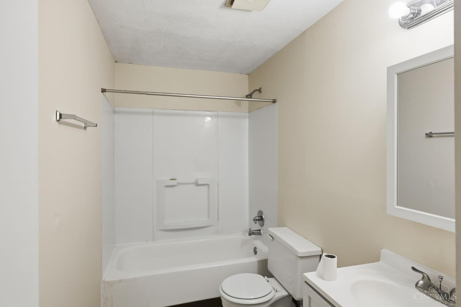 11657 Pippin Road Cincinnati, OH 45251 - Photo 10 of 17 Gallery Image 10