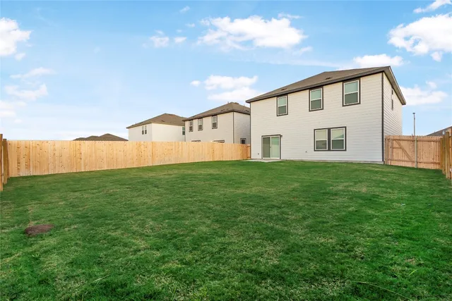 a view of an house with backyard and garden