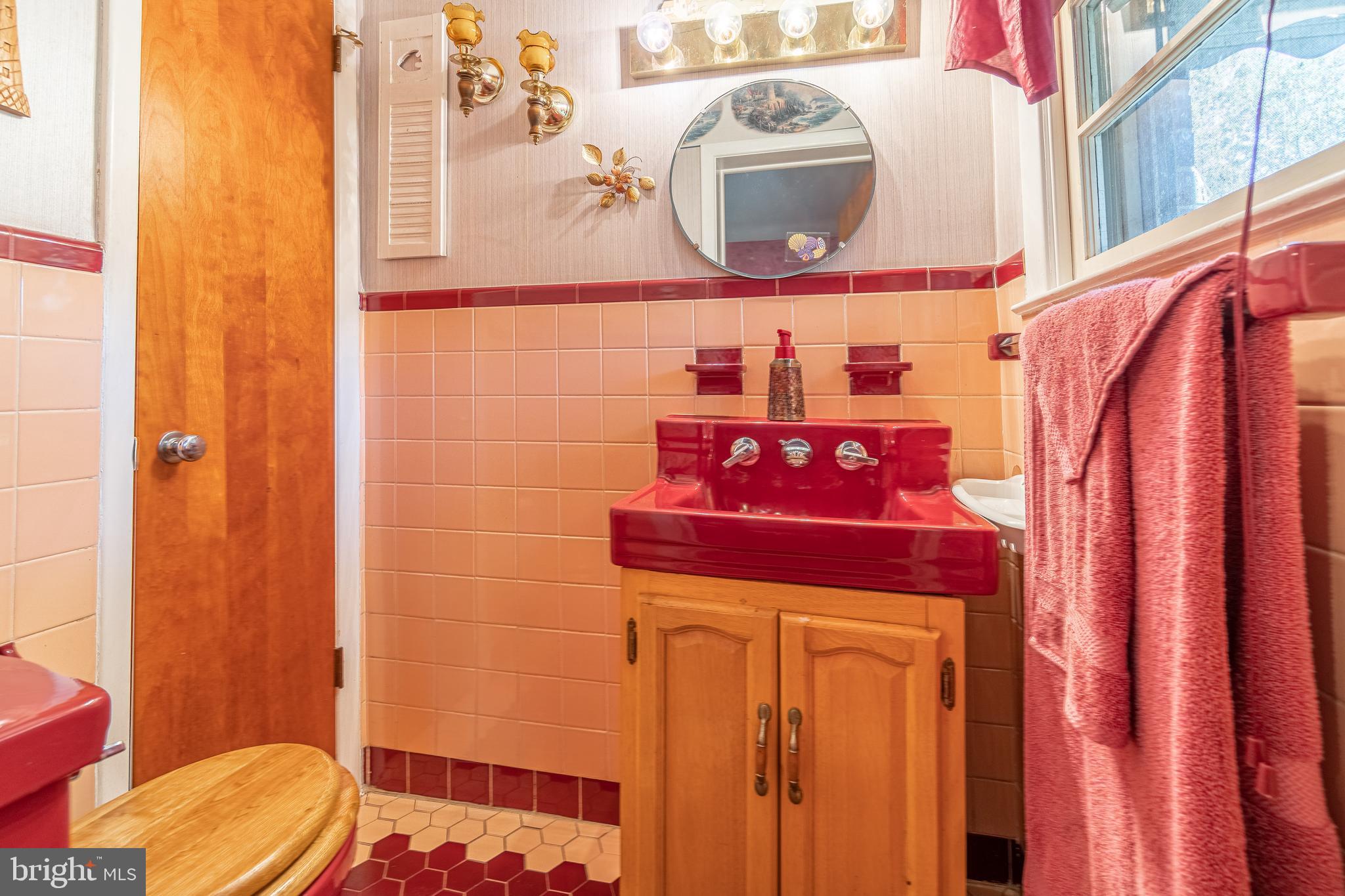 563 South Old Middletown Road Media, PA 19063 - Photo 17 of 31 Main Level Half Bath