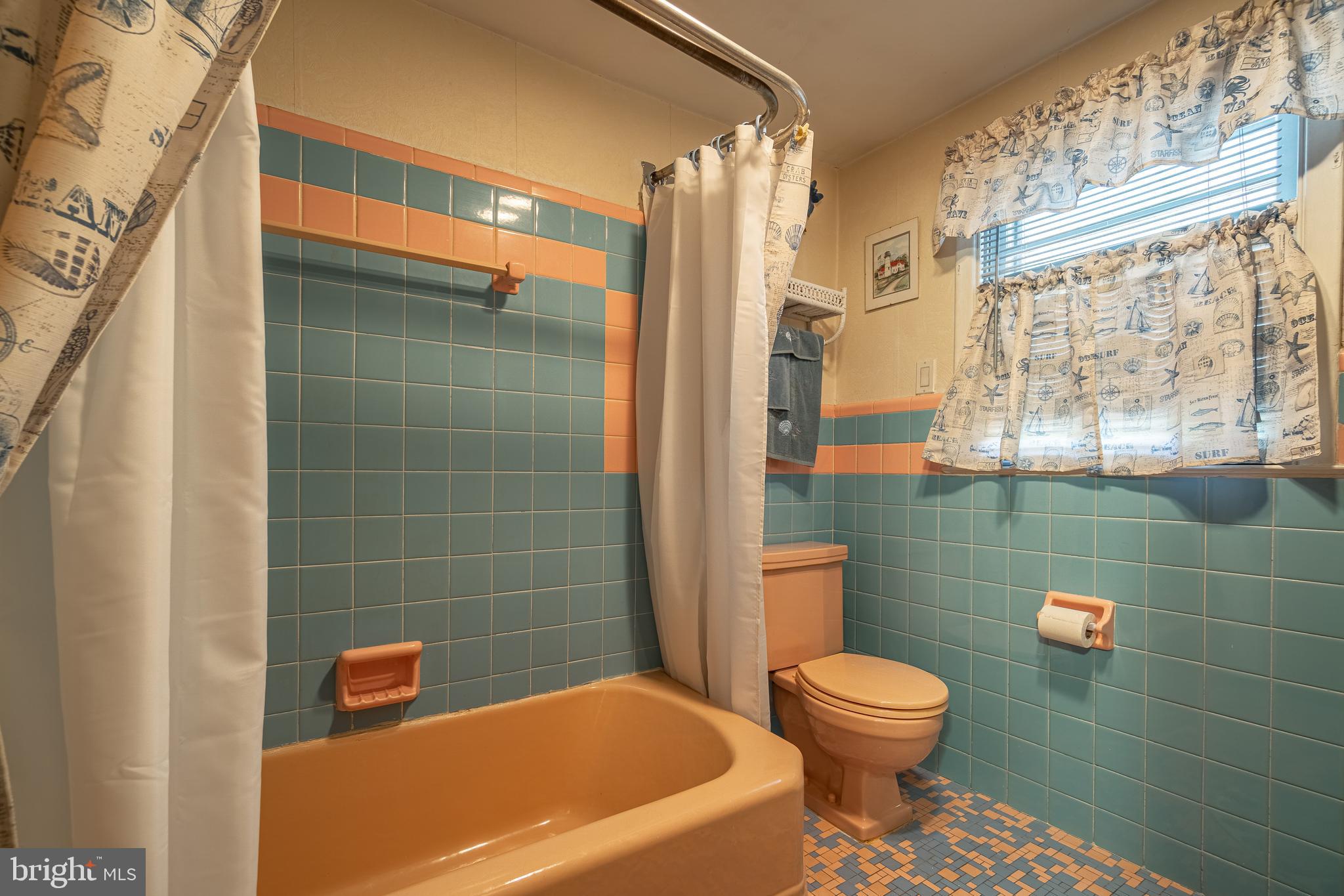 563 South Old Middletown Road Media, PA 19063 - Photo 21 of 31 Full Bath