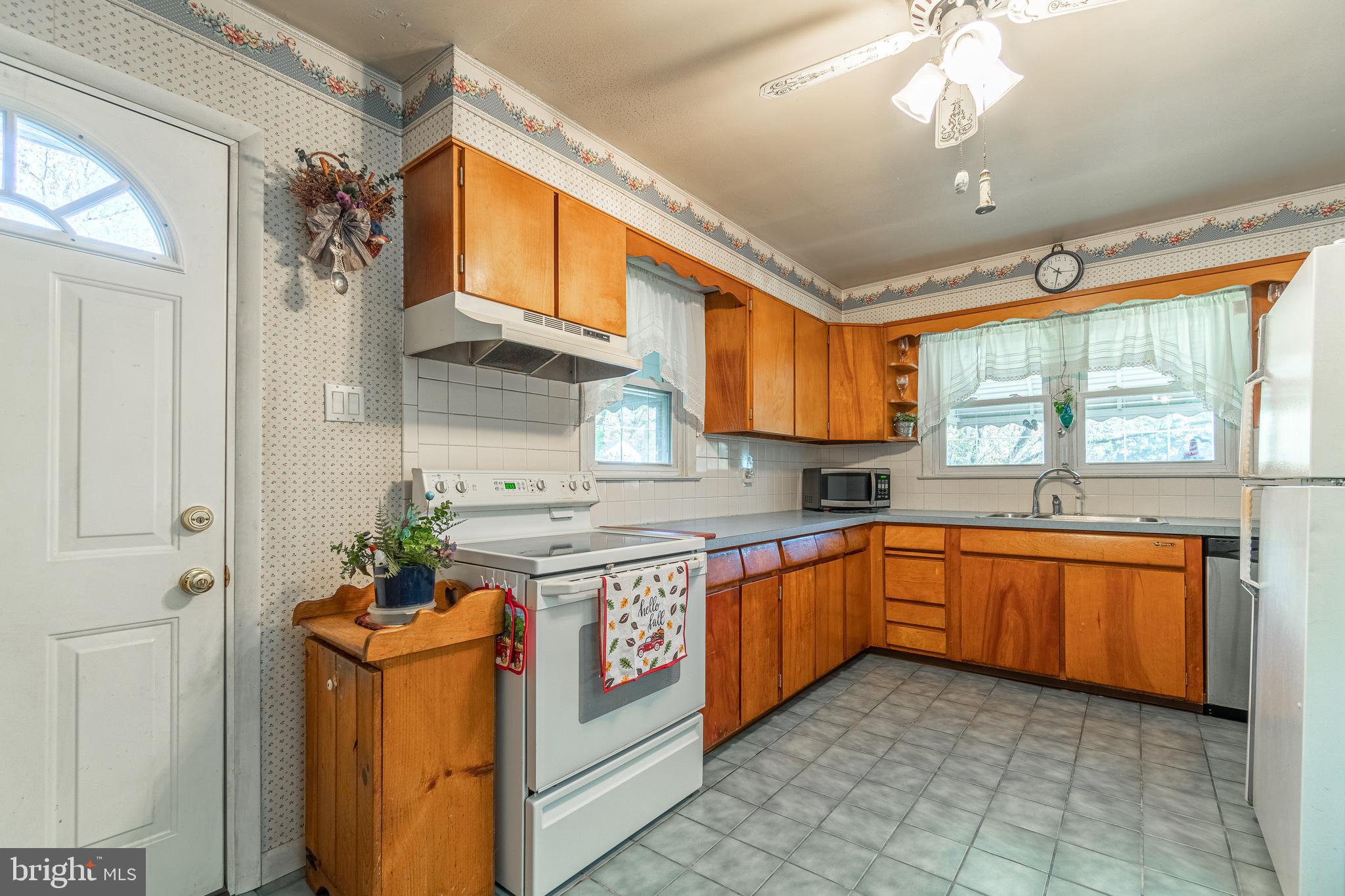 563 South Old Middletown Road Media, PA 19063 - Photo 8 of 31 Kitchen