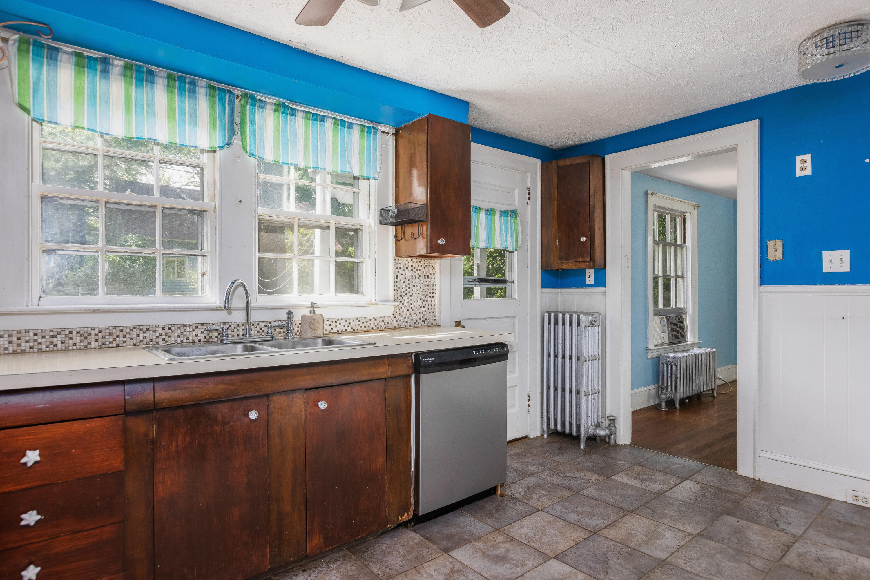24 Charles Road Cape Elizabeth, ME 04107 - Photo 5 of 33 24 Charles Rd Cape Elizabeth-print-014-0