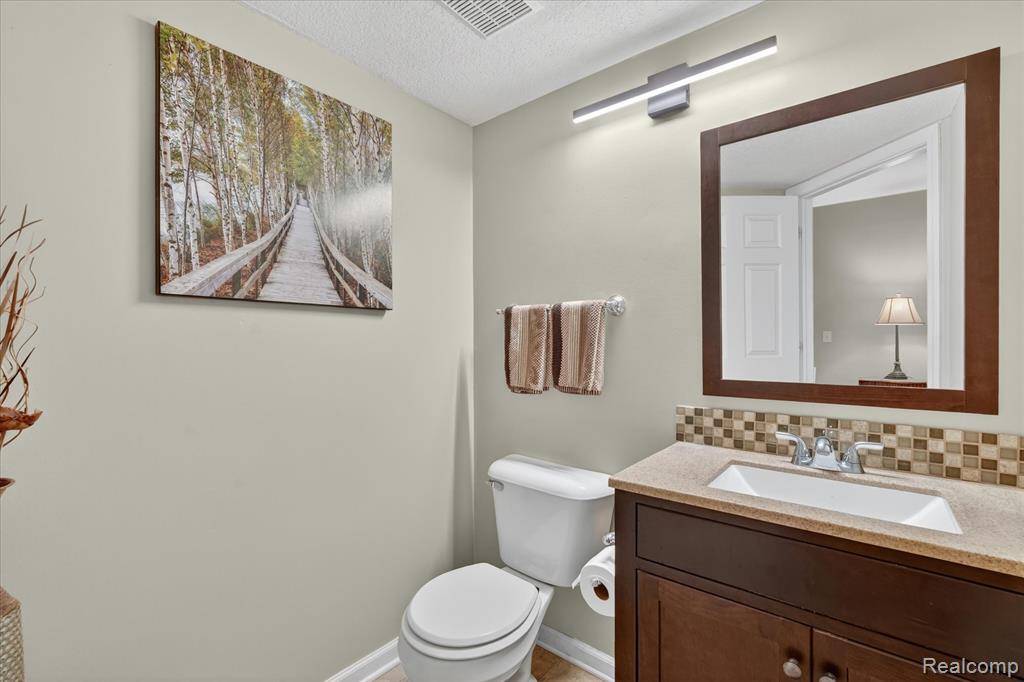 456 Lilly View Court Howell, MI 48843 - Photo 17 of 45