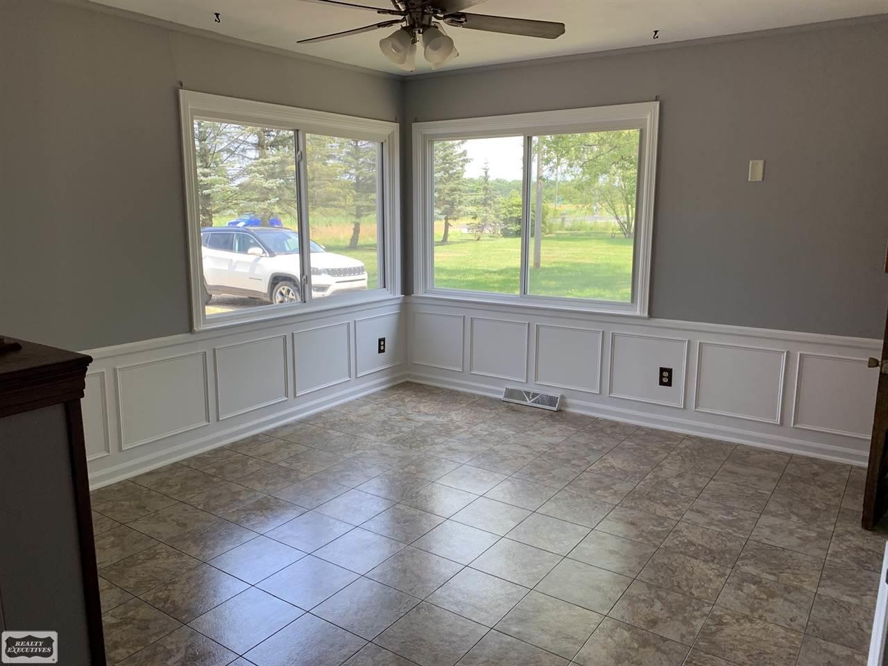 7021 Shea Road Marine City, MI 48039 - Photo 4 of 21 31387627-3.JPG