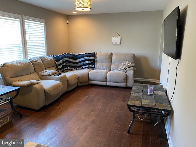 8364 Lockwood Road Pasadena, MD 21122 - Photo 8 of 28 Living Room