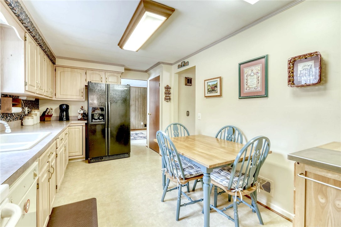 6930 Lakeside Road Ontario, NY 14519 - Photo 12 of 40 Eat-In Kitchen: All Appliances included *stove con