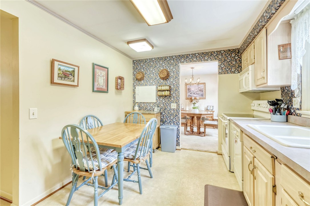 6930 Lakeside Road Ontario, NY 14519 - Photo 14 of 40