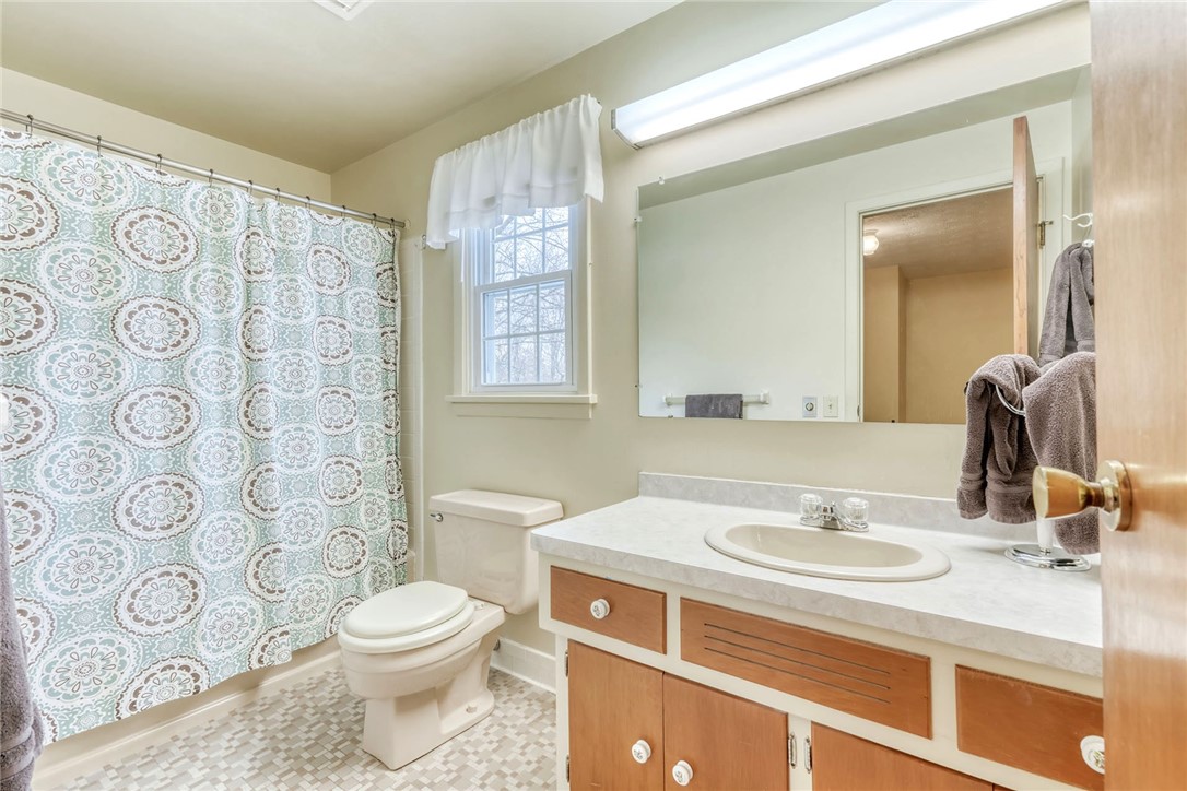 6930 Lakeside Road Ontario, NY 14519 - Photo 24 of 40 2nd Floor Full Bathrooms with Tub/Shower Combo.