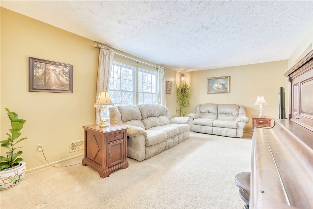 6930 Lakeside Road Ontario, NY 14519 - Photo 5 of 40