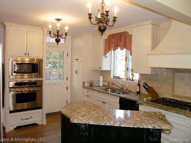 576 Washington Road Grosse Pointe, MI 48230 - Photo 3 of 14 P1010035.JPG