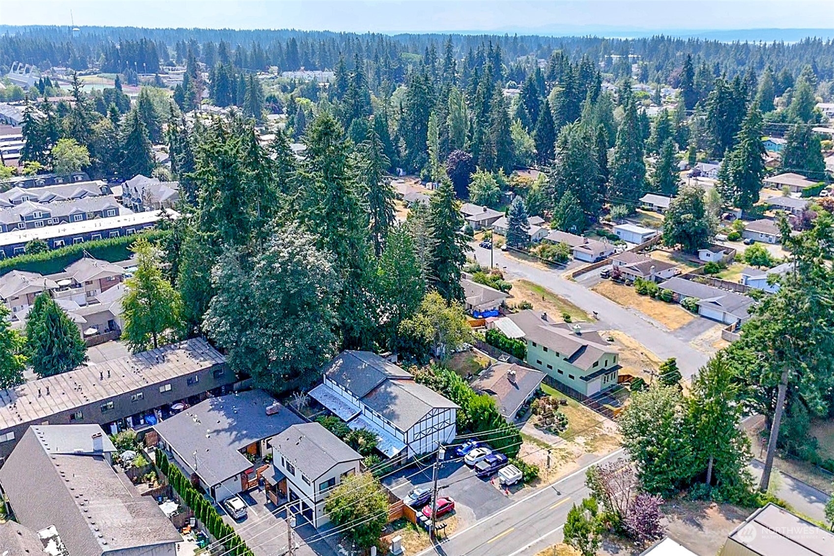 7614 206th Street Southwest Edmonds, WA 98026 - Photo 9 of 14 Gallery Image 9