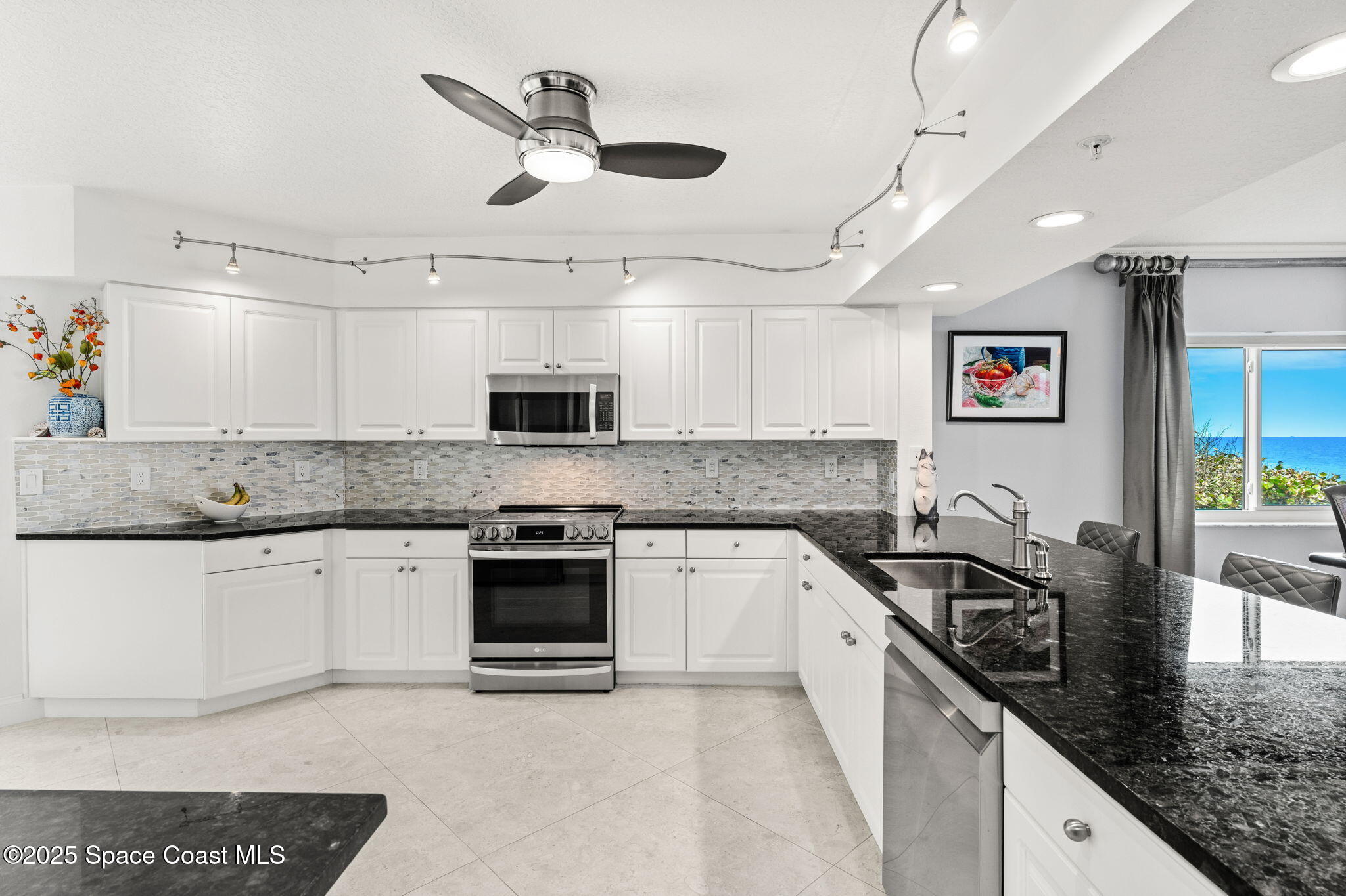 925 Florida A1A, Unit 201 Satellite Beach, FL 32937 - Photo 9 of 51 925 HWY A1A #201 (14)