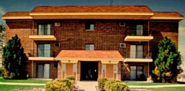 $180,000 | 943 North Rohlwing Road, Unit 101H, Addison, IL 60101