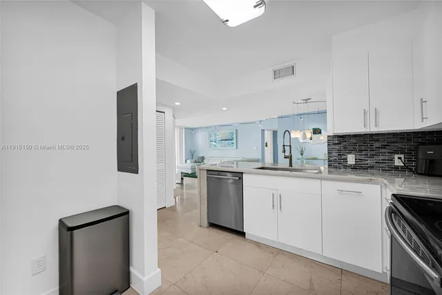 $869,000 | 1155 Brickell Bay Drive, Unit 2004, Miami, FL 33131