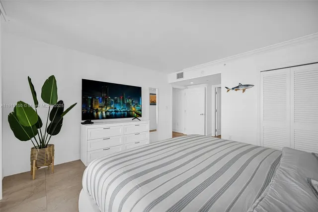 $869,000 | 1155 Brickell Bay Drive, Unit 2004, Miami, FL 33131