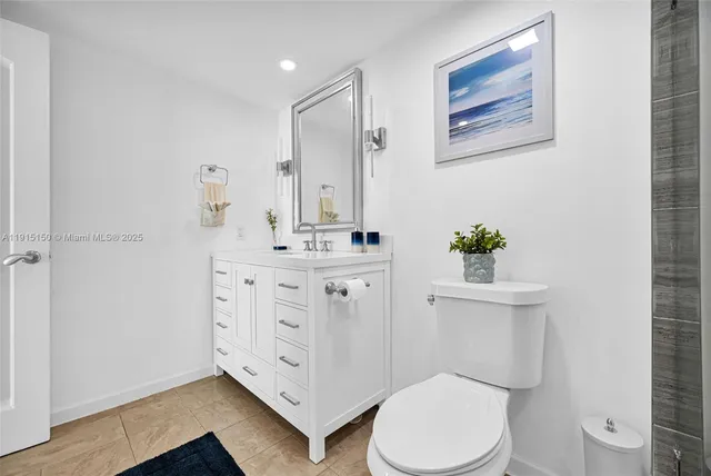 $869,000 | 1155 Brickell Bay Drive, Unit 2004, Miami, FL 33131