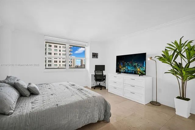 $869,000 | 1155 Brickell Bay Drive, Unit 2004, Miami, FL 33131