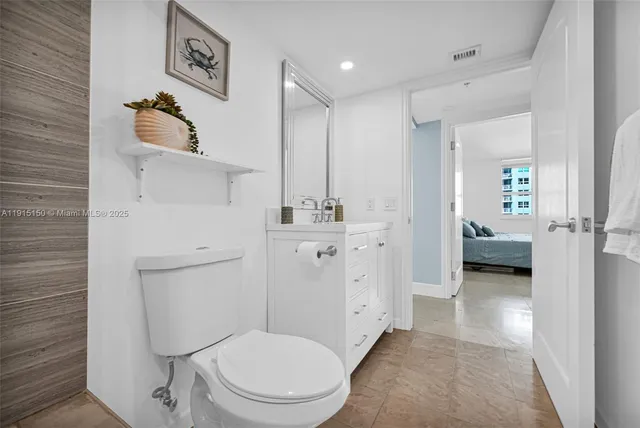 $869,000 | 1155 Brickell Bay Drive, Unit 2004, Miami, FL 33131