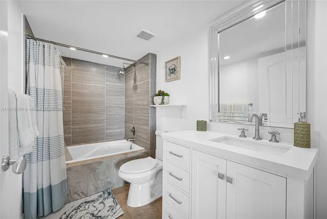 $869,000 | 1155 Brickell Bay Drive, Unit 2004, Miami, FL 33131