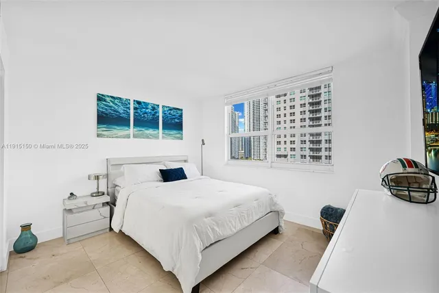 $869,000 | 1155 Brickell Bay Drive, Unit 2004, Miami, FL 33131