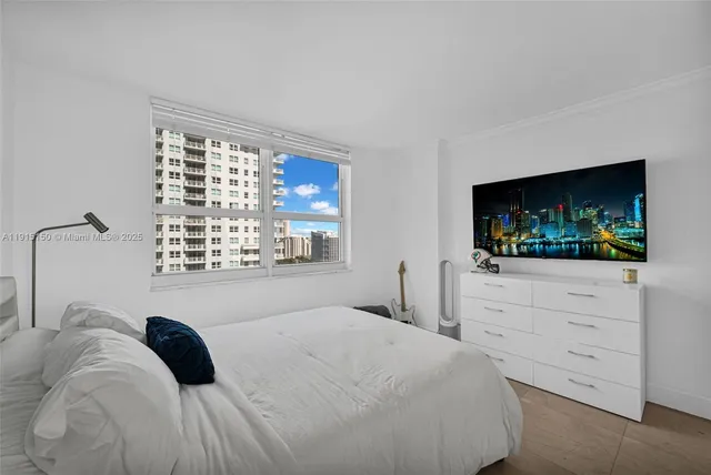 $869,000 | 1155 Brickell Bay Drive, Unit 2004, Miami, FL 33131