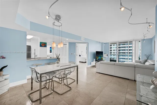 $869,000 | 1155 Brickell Bay Drive, Unit 2004, Miami, FL 33131