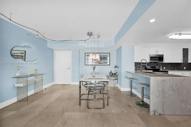 $869,000 | 1155 Brickell Bay Drive, Unit 2004, Miami, FL 33131