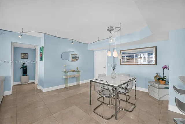 $869,000 | 1155 Brickell Bay Drive, Unit 2004, Miami, FL 33131