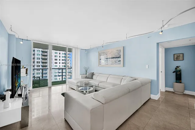 $869,000 | 1155 Brickell Bay Drive, Unit 2004, Miami, FL 33131