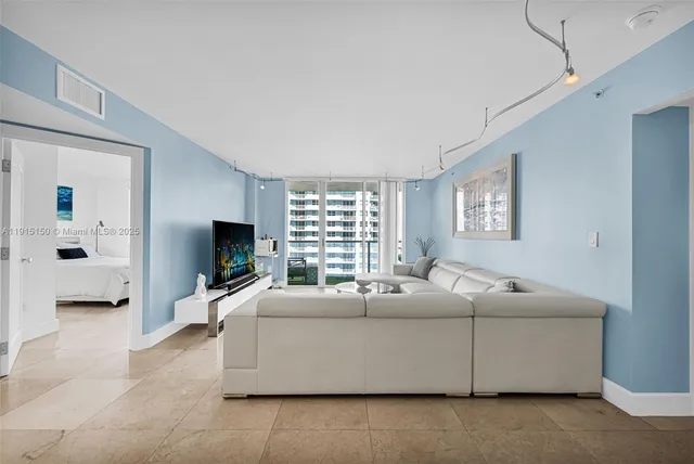 $869,000 | 1155 Brickell Bay Drive, Unit 2004, Miami, FL 33131