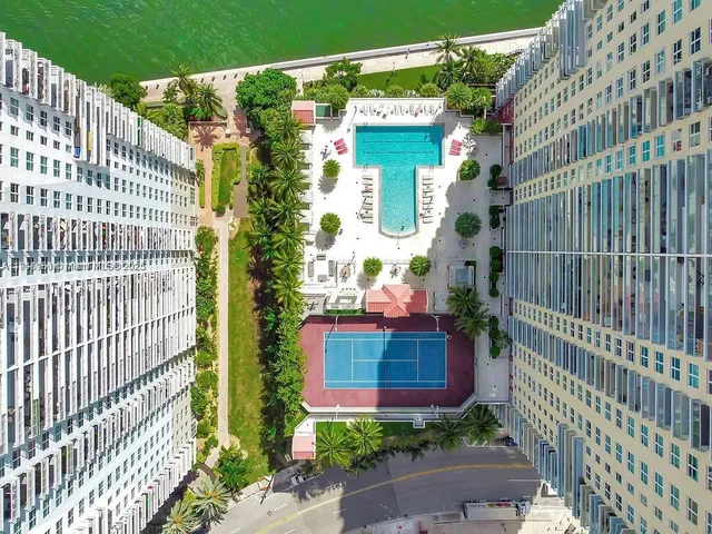 $869,000 | 1155 Brickell Bay Drive, Unit 2004, Miami, FL 33131