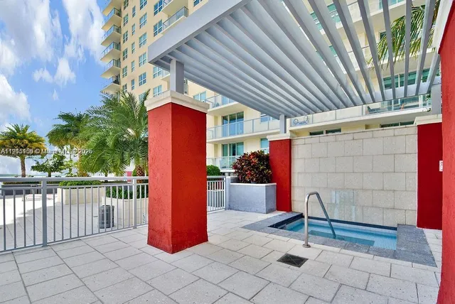 $869,000 | 1155 Brickell Bay Drive, Unit 2004, Miami, FL 33131
