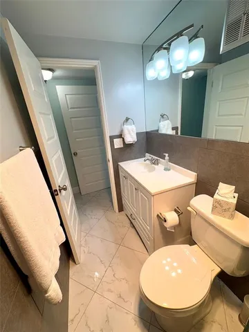 $229,000 | 2151 Northeast 42nd Court, Unit 237, Lighthouse Point, FL 33064