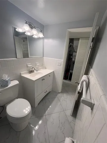 $229,000 | 2151 Northeast 42nd Court, Unit 237, Lighthouse Point, FL 33064