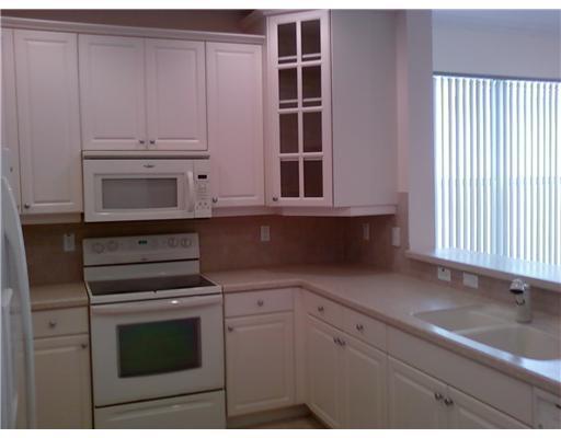 539 Mulberry Grove Road Royal Palm Beach, FL 33411 - Photo 3 of 16 Kitchen