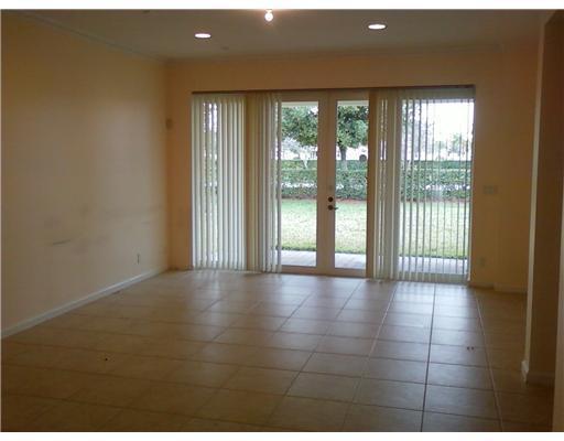 539 Mulberry Grove Road Royal Palm Beach, FL 33411 - Photo 8 of 16 Family Room / Breakfast area