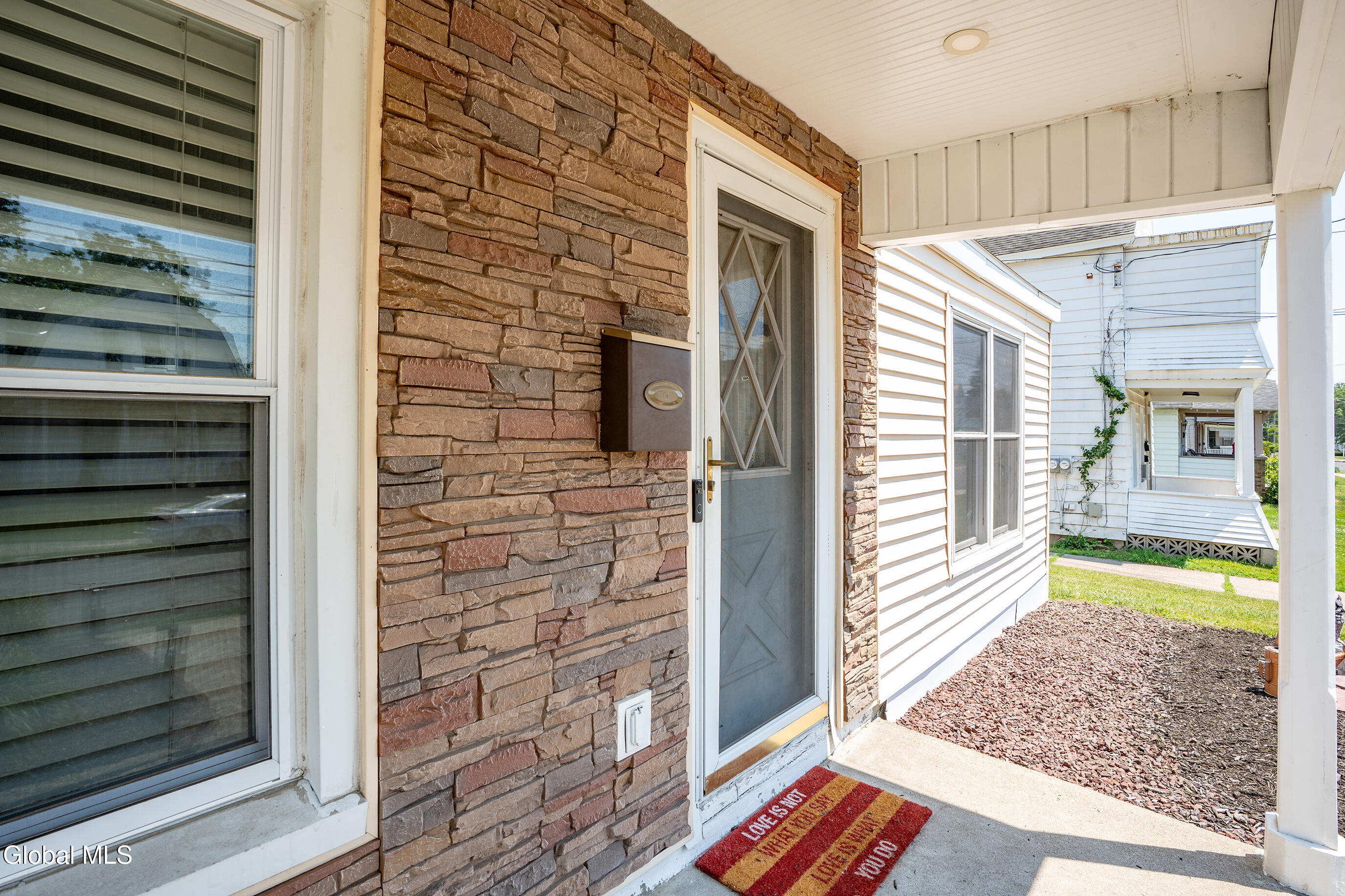 809 Thompson Street Schenectady, NY 12306 - Photo 28 of 37 005-809-Thompson-St-Schenectady-NY-12306