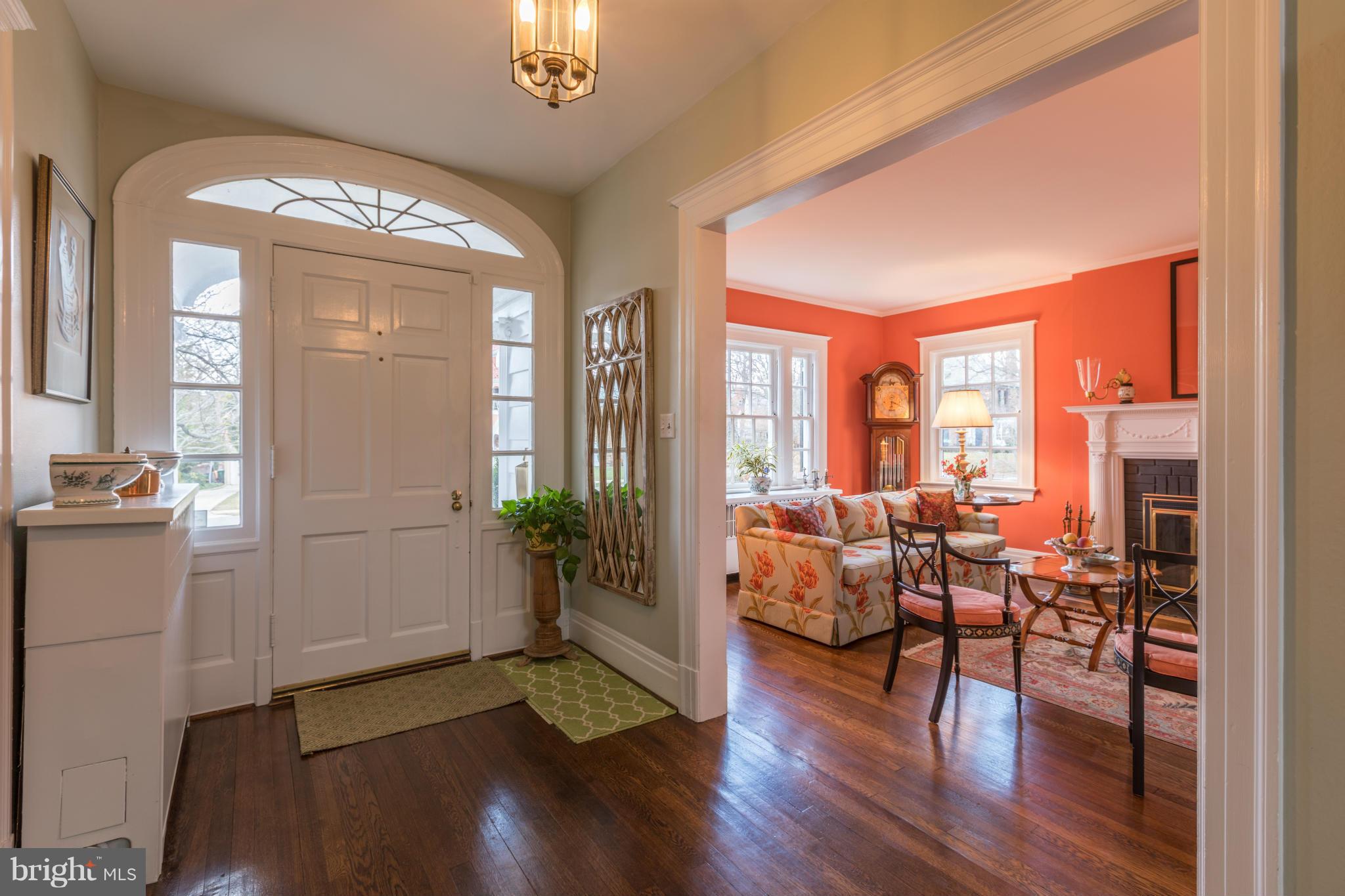 305 East Highfield Road Baltimore, MD 21218 - Photo 2 of 30 Foyer